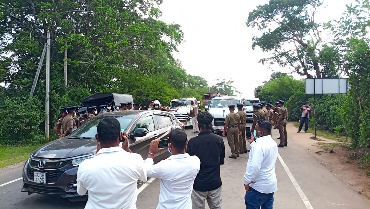 பேரணியை வழிமறித்த பொலீஸார்! நீதிமன்ற தடை உத்தரவை வாசித்து அச்சுறுத்தல்!