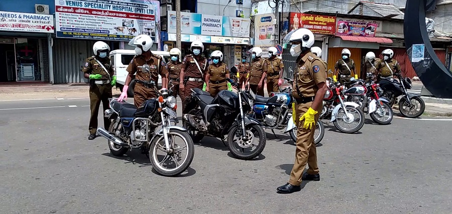 மோசமாக நடந்துகொள்ளும் பொலிஸ் அதிகாரிகள்!