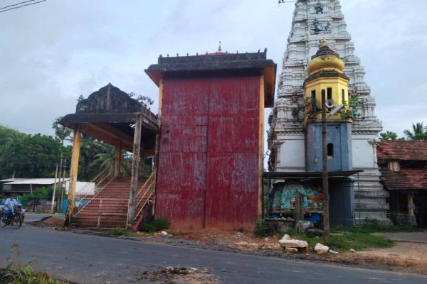 யாழ்.நல்லூர் சட்டநாதர் ஆலயம் முன் விசமிகள் மேற்கொண்ட இழிவான செயல்!